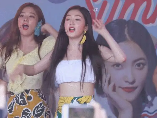 Red Velvet IRENE, "downloading choreographing..." is a Hot Topic. .  ● time of R