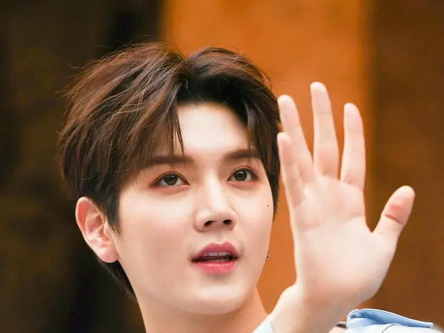 NU'EST Ren "V HEARTBEAT" autographing session. 28th, Hoa Binh Theater in Ho Chi 