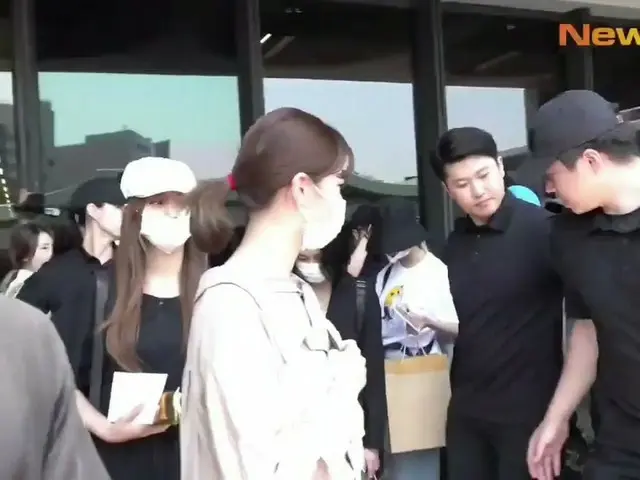 TWICE returns from Japan. Last night, appeared on TV Asahi series "M Station". .