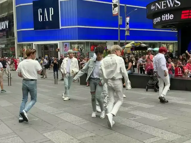 ATEEZ appears in Times Square in New York, USA with "KCON 19 NY" participation. 