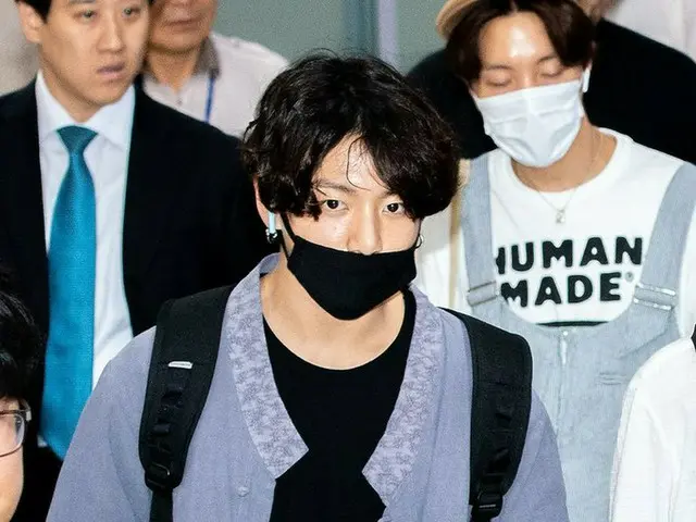 BTS returns to Japan after finishing concert in Japan.