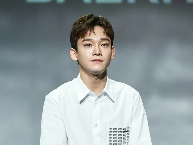 EXO BAEK HYUN holds 1st solo album "City Lights" showcase. The showcase was chai