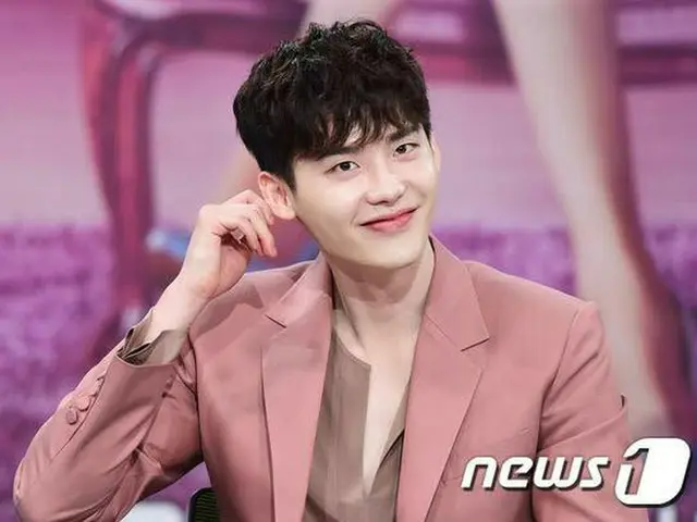 Actor Lee Jung Sok, Hello Venus former member Nara, The contents of love affair 