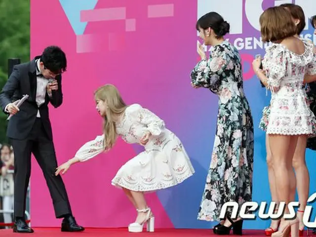TWICE Dahyun picks up an insect attached to DinDin's pants at the "2019 M2 X GEN
