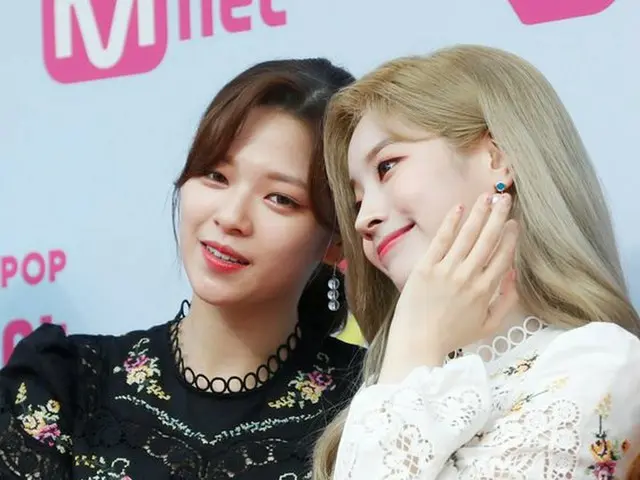 TWICE Jeong Yeon & Da Hyun attend "2019 M2 X GENIE MUSIC AWARDS" red carpet even