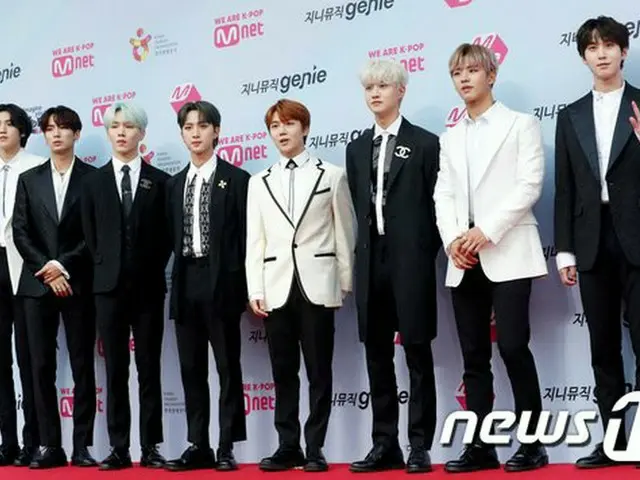 PENTAGON wins M2 Hot Star Award for "2019 MGMA". . .  Moth