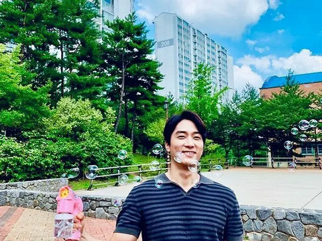 【G Official】 Actor Song Seung Heon, published a photo.