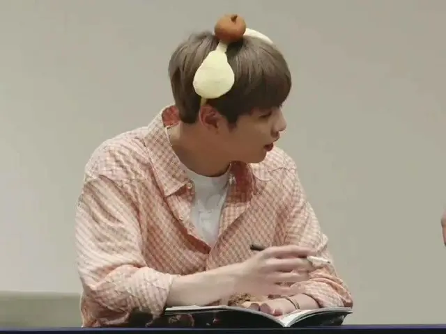 Hot Topic is for WANNA ONE former member Kang Daniel and male fans who participa