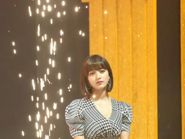 TWICE and JIHYO were injured and could not dance on the stage. .  -Mini 8th albu