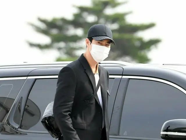 EXO SUHO is leaving for Taiwan. Incheon International Airport on the afternoon o