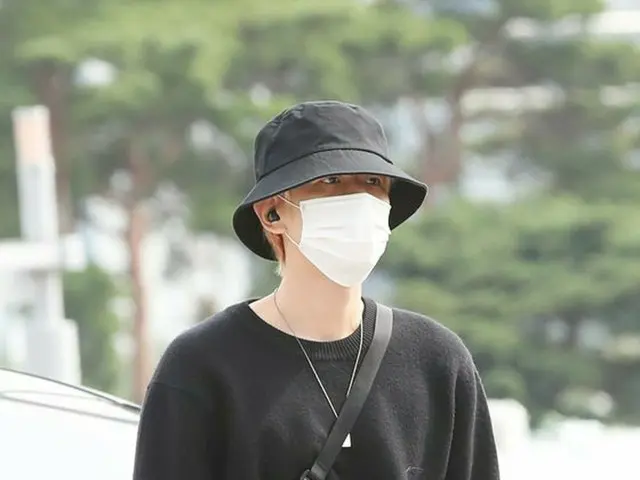 EXO BAEK HYUN is leaving for Taiwan. Incheon International Airport on the aftern