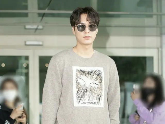 Actor Lee Min Ho is leaving. Incheon International Airport on the afternoon of t