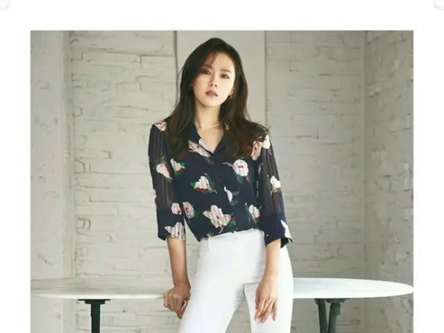 Actress Son Ye Jin, released pictures. Women's clothing brand ”BESTI BELLI”.