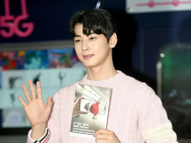 ASTRO CHAEUNWOO attends photo events. 4th morning, Seoul ・ Gongdeok Station U + 