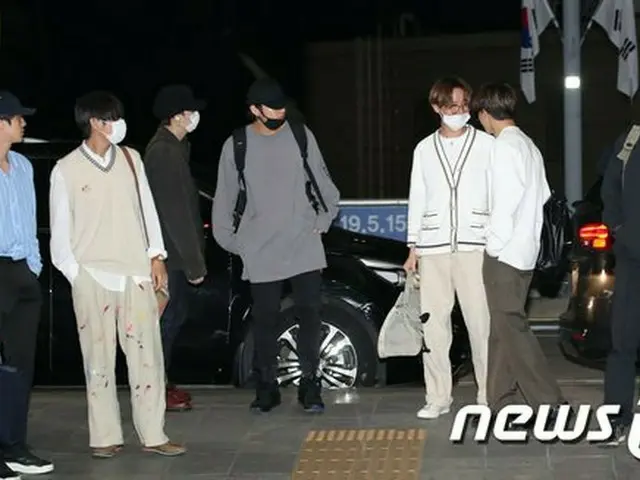 BTS, departure for world tour "LOVE YOURSELF: SPEAK YOURSELF" for Sau Zia Lavia 