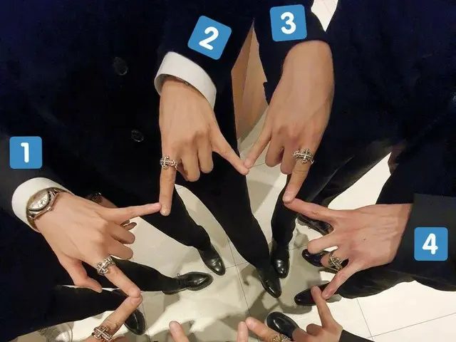 SuperM's hand, who's hand?  ● If you are a fan, you should know who you are just