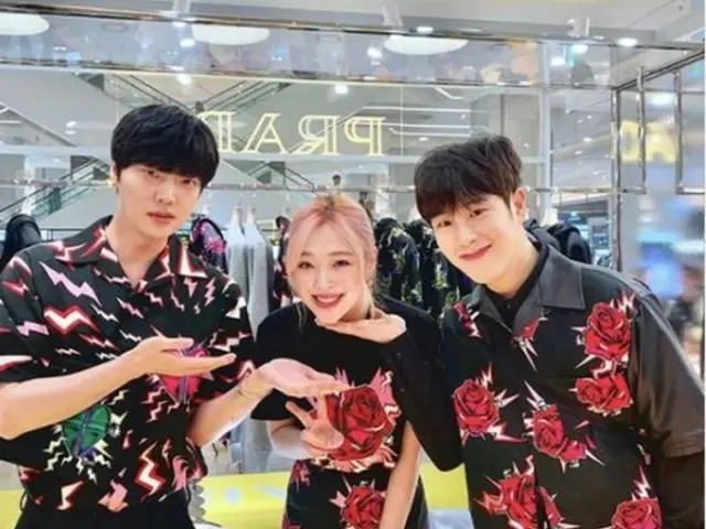 Actor Ahn JaeHyeon, SNS on the death of SULLI.  ● "It's different, isn't it ... 