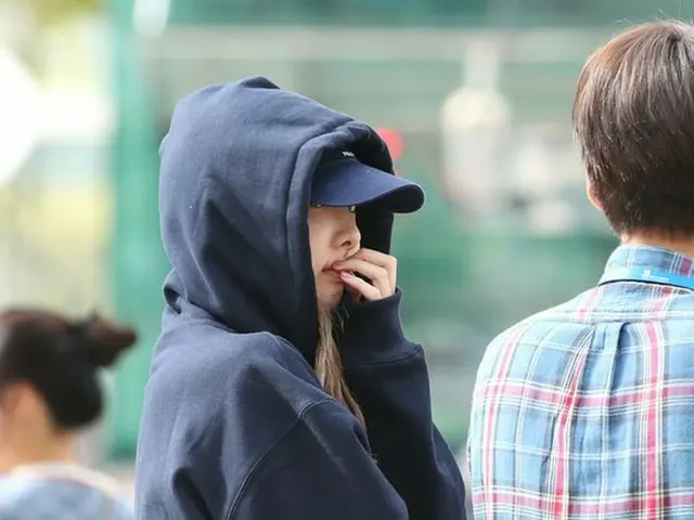 TWICE NAYEON sneakly support Jeongyeon attending JIMMY CHOO's opening commemorat