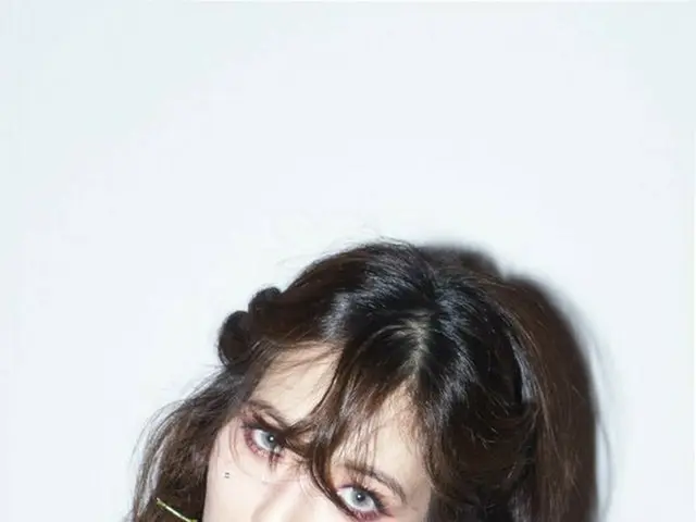 HyunA reveals concept photo of new song “FLOWER SHOWER” . 