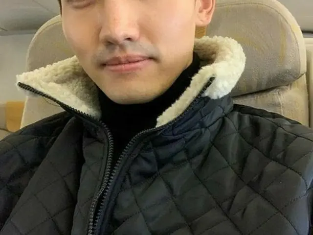Changmin (TVXQ) cares about fans from the plane heading to Japan. .  ● Comment “