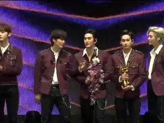 Fans applauded NU'EST for today's "Main Prize" award speech. .  ● JR said, "The 