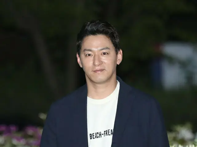 Actor Joo Jin Mo apologizes to acquaintances and women mentioned in the email ina handwritten letter