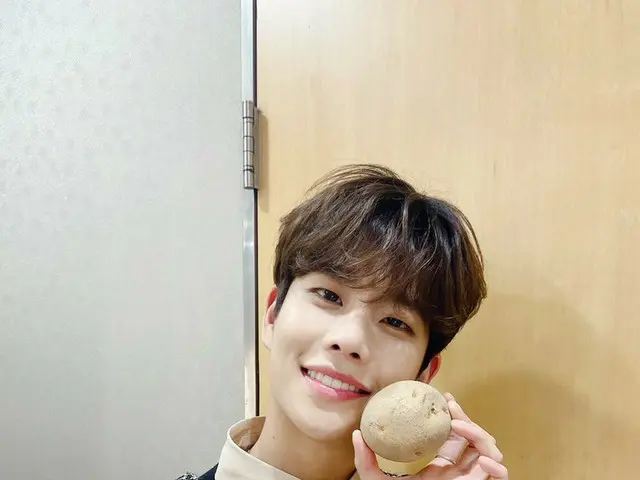[T Official] ASTRO and potatoes are great friends that are popular with many peo