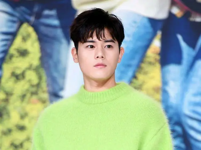 Dongjun (ZE: A), an exclusive contract with Gold Moon Entertainment. With manyyears with manager. In
