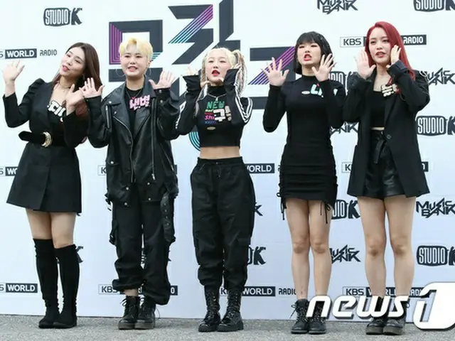 Girls'Alert, pre-entertainment and cancellation of contract to groupdissolution. . .