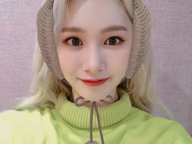 [T Official] EVERGLOW, [#Mia] 😝  . 