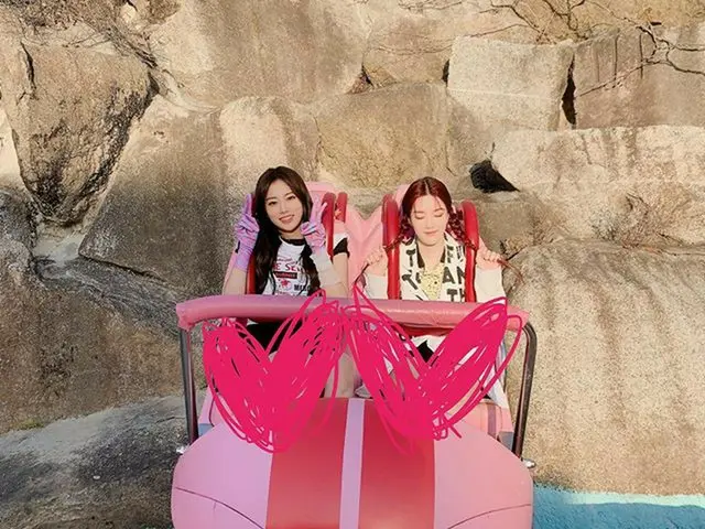 [G Official] IZONE_, Lonely Naeun Bi Train  Ride with Haewon 🚃  Lonely Naeun Bi
