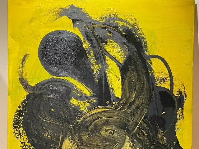 [JT Official] SEVENTEEN, RT pledis_17: [17'S THE 8] Golden May🟡  #8 painting  .