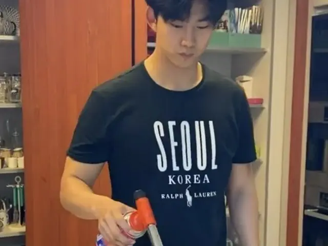 2PM Taecyeon, a good meal on Mother's Day with authentic cuisine.  ● Behind the 