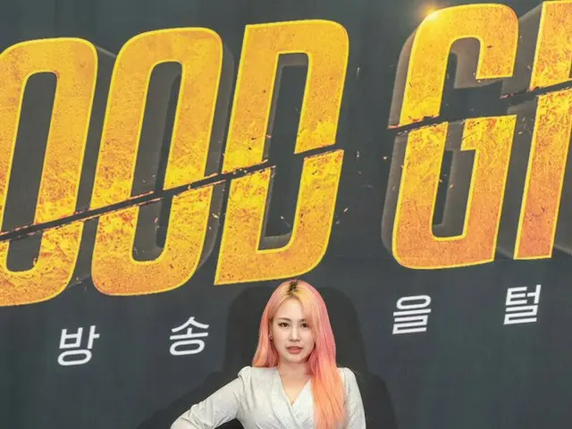 Jamie (Park Jimin) is participating in the production presentation.  ● New progr