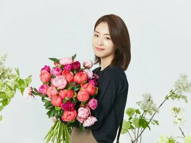 Actress Lee Yeon Hee announces her marriage.