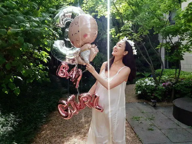 Having a baby at 44. Actress: Choi Ji Woo Sending her message to those whoexpecting the delivery. Ac