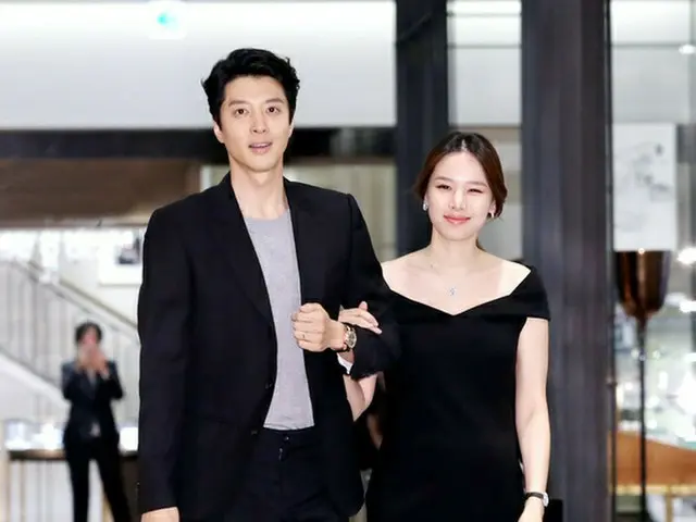 Actor Lee Dong Gun & actress Cho Youn Hee has discussed the divorce. Childrights go to Cho Youn Hee.