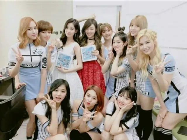 #TWICE, tomorrow could have 100 crowns. Along with the yearning for that SNSD (G