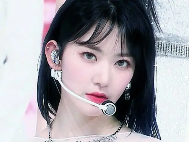 The hotness of IZONE and Korean fans is Hot Topic.  ● Fans volunteer at the CD a