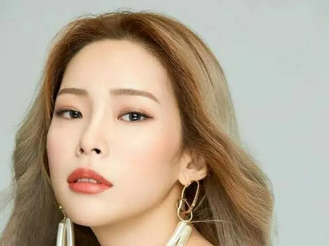 K-POP world, the result of the questionnaire is Hot Topic.  ● Who is the best fe