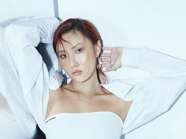 "MAMAMOO" Hwasa photos from "COSMOPOLITAN".