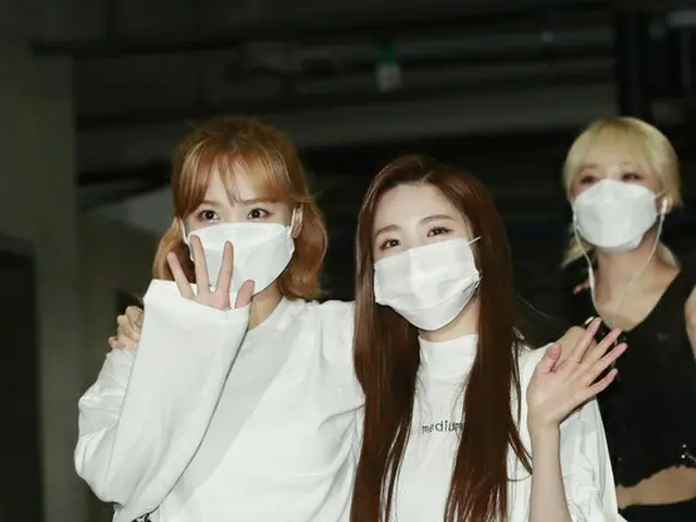 IZ*ONE leaving KBS "Immortal Masterpiece" recording.