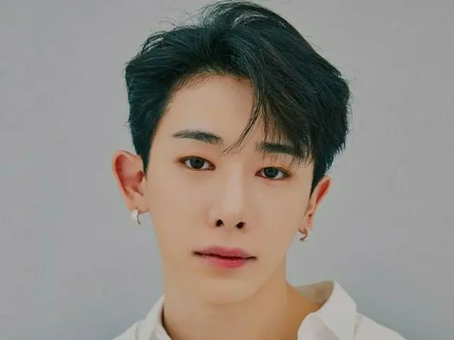 Former "MONSTA X" member WONHO is preparing an album for his solo debut. 