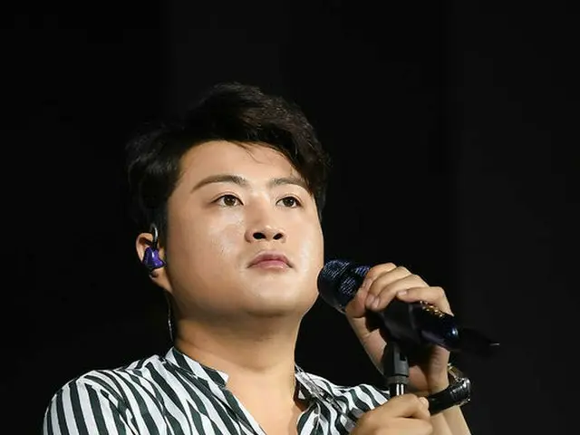Trot singer Kim Ho-jun reveals that he was gambling illegally from a message sen