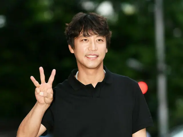 Actor Oh Man Seok from "Crush Landing on You", COVID-19 in contact with infected