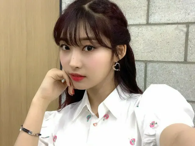 [T Official] EVERGLOW, [#prefecture] Today's shot is white vision ot 😊  I also 