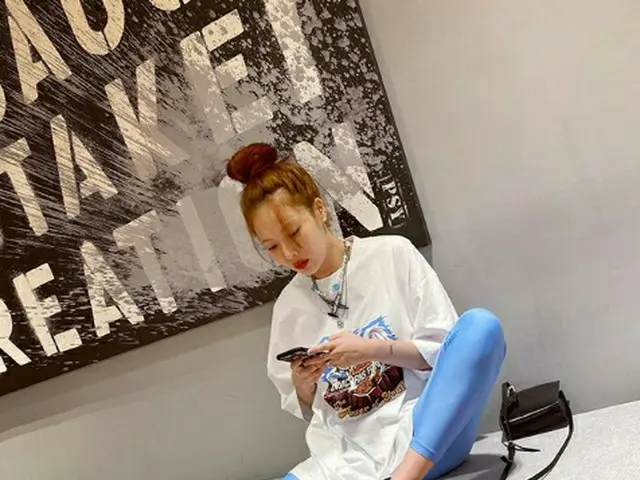 Singer Hyuna postponed comeback due to health reasons. "I'm trying hard to gain 
