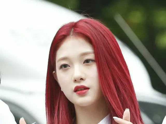 "Fromis_9" Lee Seo Yeon suspends activities due to leg injury. 8 people are acti