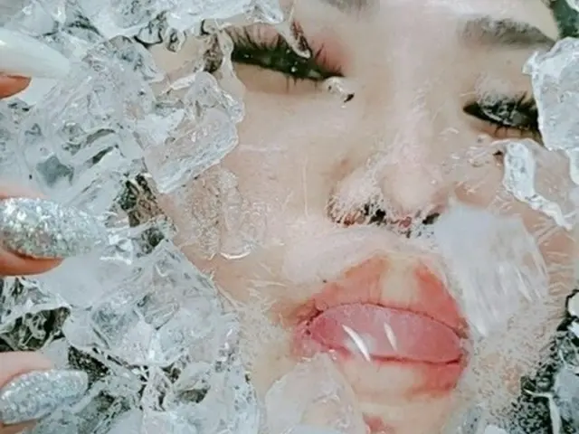 singer Hong Jin Young's older sister Hong Seong-young shocking photo trending on