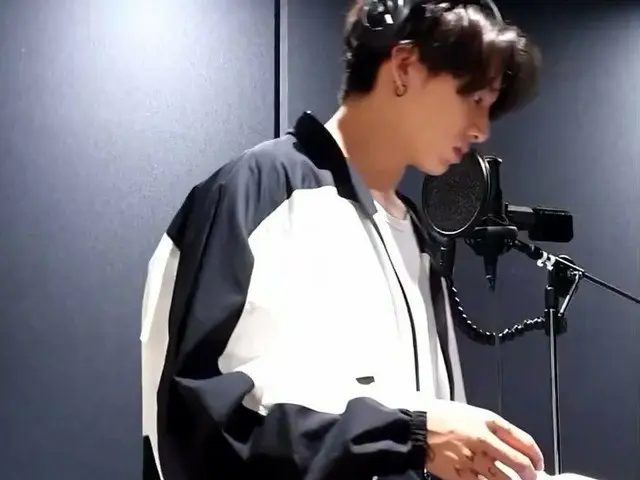 #BTS Jung Kook, "Recording a new song" is Hot Topic in Korea.  ● The only part w